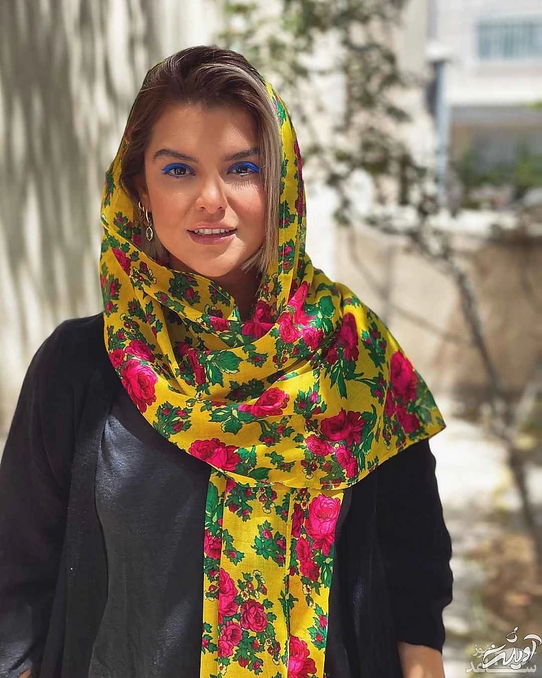 دنیا مدنی با میکاپ تابستانی و شال گل گلی